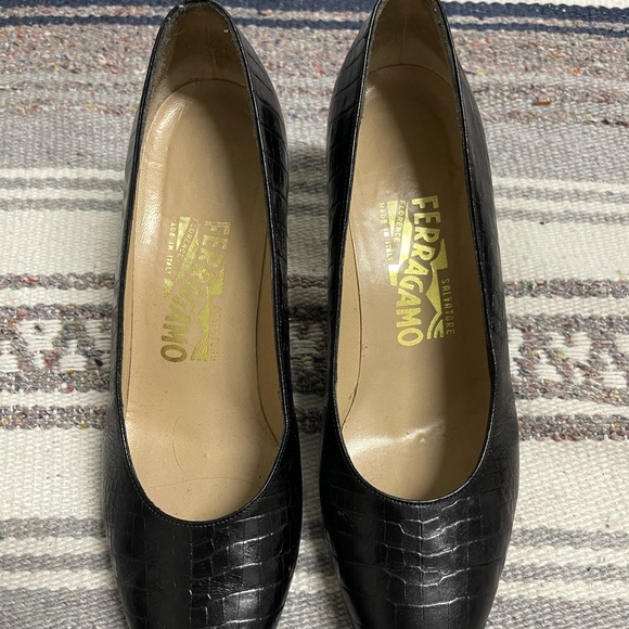 Salvatore Ferragamo Shoes - Salvatore Ferragamo Vintage Black pump leather print 7 1/2